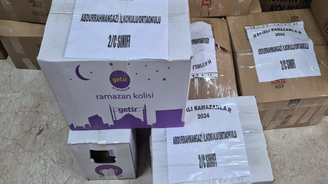 Okulumuz İhtiyaç Sahiplerine Ramazan Kolisi Dağıttı
